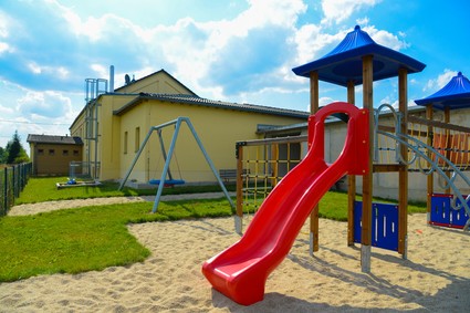 Spielplatz in 08491 Brockau, Elsterberger Straße - hinter dem Bürgerhaus